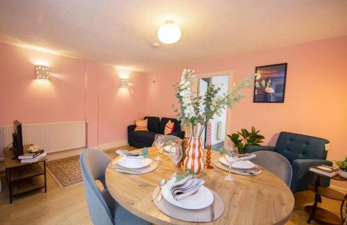 Stylish central location 3 bedroom house - Photo 30