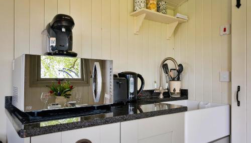 Finest Retreats - Hay and Hedgerow Glamping - Foto 3