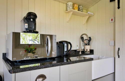 Finest Retreats - Hay and Hedgerow Glamping - Foto 3