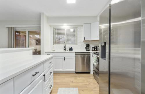 Beautiful Overland Park 3 King Bed Modern Getaway - Foto 2