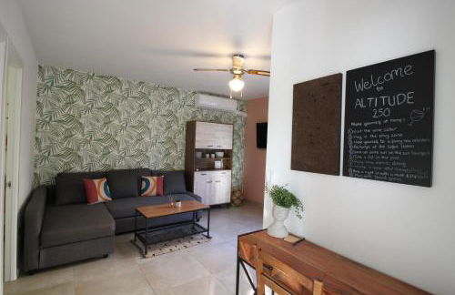 Pool Oasis with Mountain Views - Foto 15