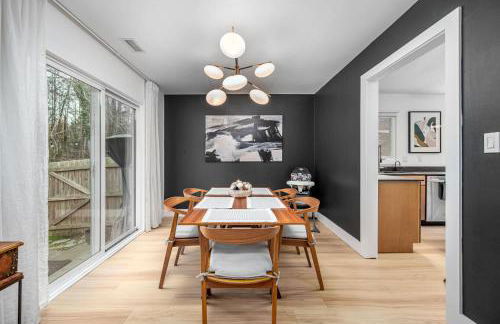 Tranquil Light-Filled Retreat 3BR Ranch - Photo 11