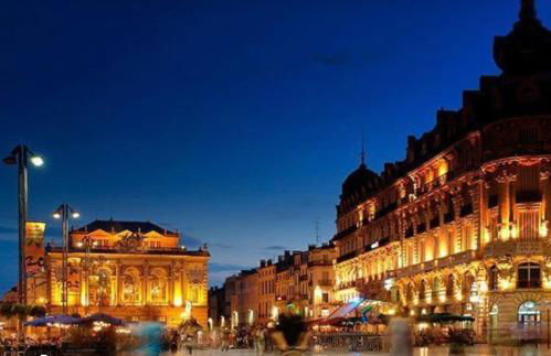 Appart Lumineux 2ch proche Près d'Arènes avec wifi tv et patio - Foto 26