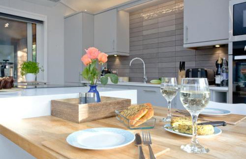 Nyland Lodge - Hot Tub - Fireplace - Free Parking & WiFi - Foto 16