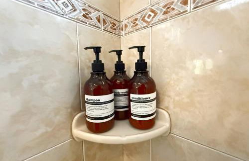 Zen Den With King Bed and Very Close to Airport - Foto 2