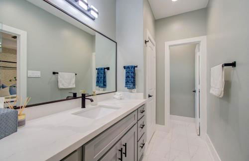 Houston Entertainment Haven - Photo 40