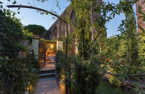 La Dimora dei Conti, Indulge in a Country Farmhouse Apartment with Jacuzzi Facing the Town! - Foto 1