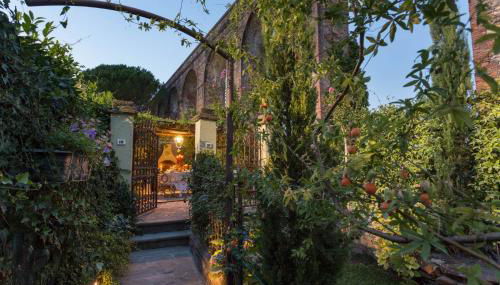 La Dimora dei Conti, Indulge in a Country Farmhouse Apartment with Jacuzzi Facing the Town! - Foto 1, Other