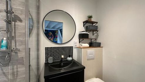 Le petit Terminus - Proche de la gare de Nevers - Foto 4, towels, Shower