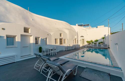 Fira-Cave-Sleeps 13-Parking-Pool-Pet Friendly - Photo 2