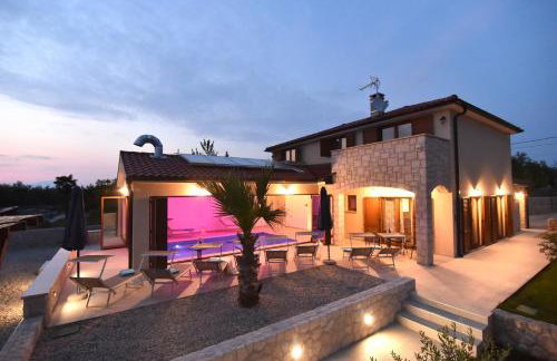 Villa Muskatel KRK -with heated covered pool - Photo 13