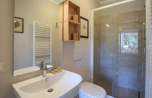 2 Bedroom Lovely Apartment In Gombitelli - Foto 32