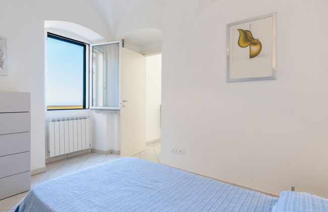 3 bedroom Apartment in San Bartolomeo al Mare - Photo 12