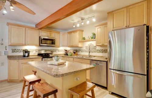 Dock and Views Lakefront Family Home in Conover! - Foto 5