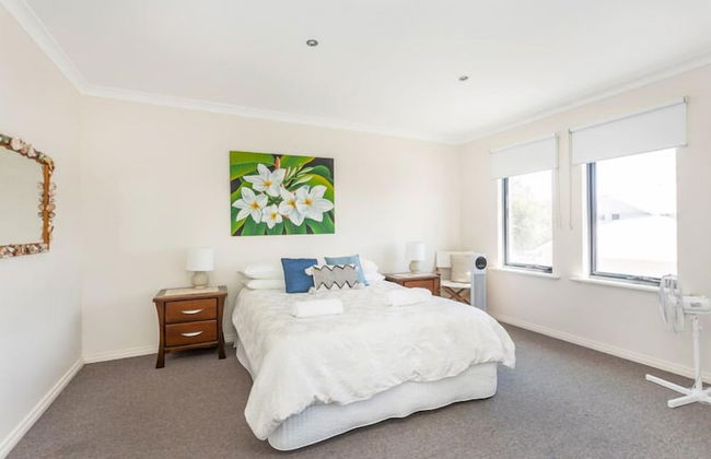 Seaview Apartment - Photo 2