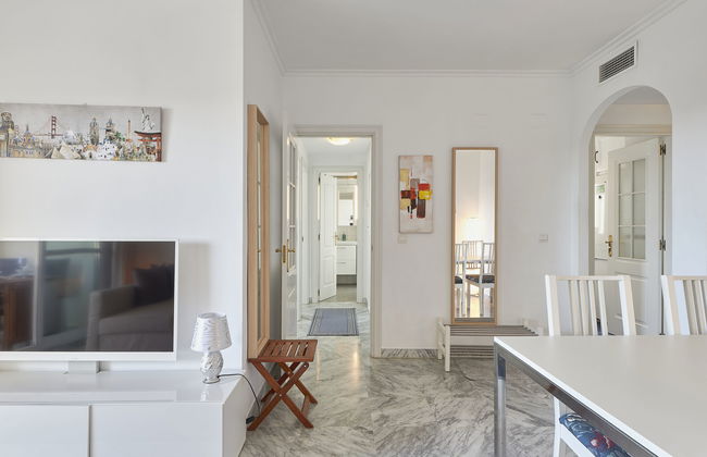 2 bedroom Apartment in Marbella with swimming pool and garden - Photo 9