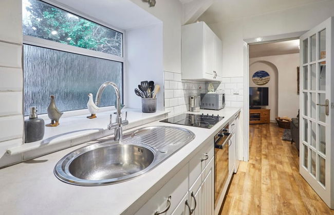 Host Stay Camwy Cottage - Photo 6