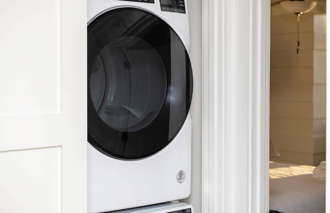 Lady of The Lake - Photo 1