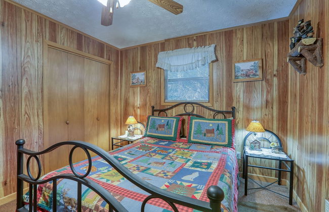 Whispering Creek - 2 Bedrooms, 1 Baths, Sleeps 6 Cabin by RedAwning - Foto 2