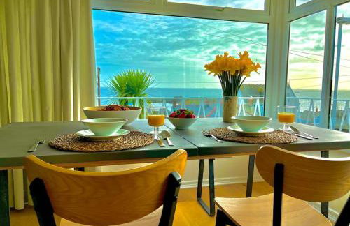 Spacious home with panoramic sea view, free parking EV & large garden - Photo 34