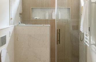 Downtown Indy, Rooftop Deck with Hot Tub, Gym, Bikes, Tesla Charger - Photo 9