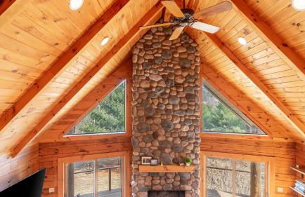 Secluded w/ Deck Views, Hot Tub, & Ping Pong Hudson in the Berks by Avantstay - Foto 40