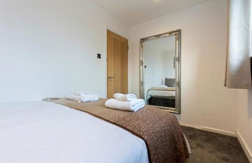 Cozy 2BR Getaway - Private Hot Tub & Bath Retreat - Foto 25