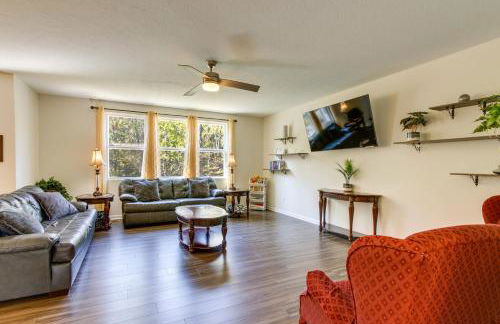 Private Backyard! Spacious Home 25 Mi to Columbus - Foto 1