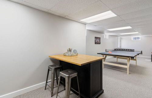 High-End Finger Lakes Escape - Expansive Game Room, Cozy Firepit, & Scenic Views - Foto 50