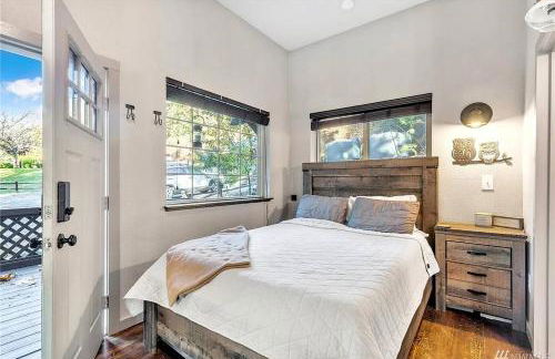 Secluded Off-Grid Retreat> Cabins+Hiking+Waterfall - Foto 9