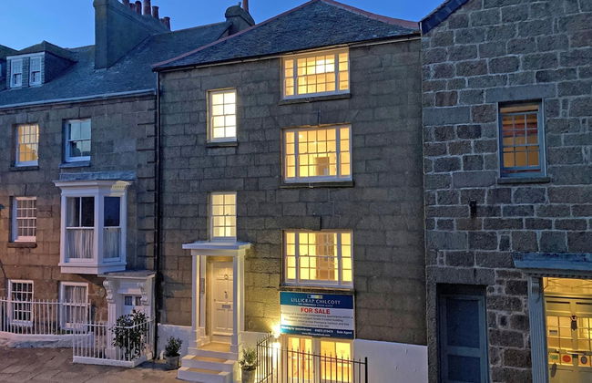 Breathtaking Views on Historical Street- Central - Foto 17