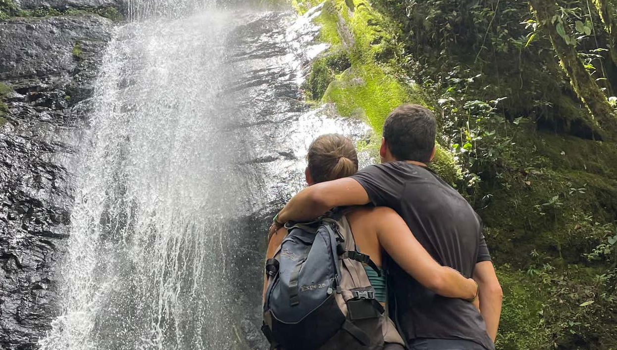 Desfrutando da rota pelas cascatas de Jardín