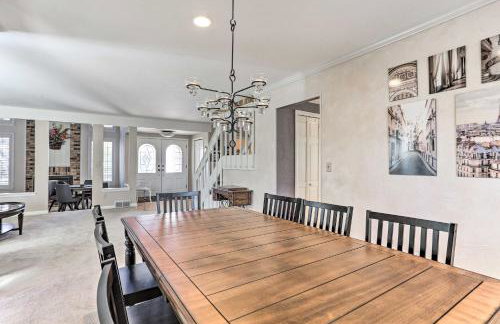 Near Shops & Eats! Centennial Home w/ Sunroom - Foto 12
