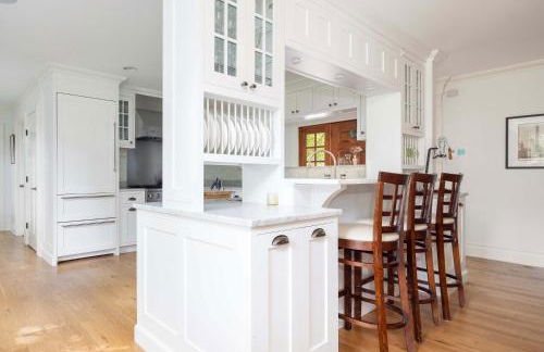 Summerset Villa by Rove Travel - Home with Pool & Hot Tub - Foto 8