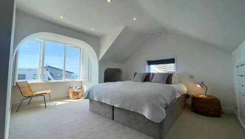 Baywatch Mawgan Porth Spacious Home sleeps 9, Games room, Parking & Garden - Foto 2