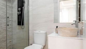 Luxe Apartment Madrid 7 paradas de Metro de Sol - Photo 3, Shower