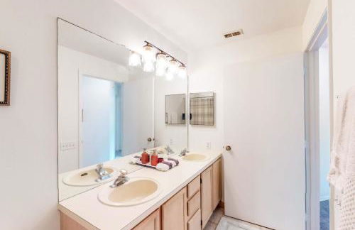 Families with Pets! Home Near Orlando Theme Parks - Photo 29