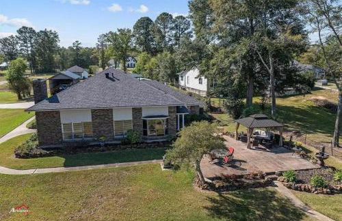 Lakefront 3BR Retreat - Pier, RV, Family-Friendly - Foto 14