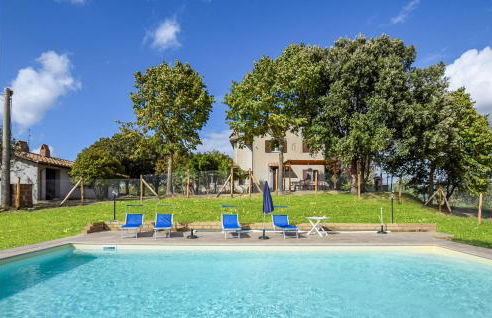 5 Bedroom Beautiful Home In Giove - Foto 1