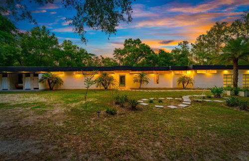 Floral City Oasis - Pool, BBQ Area & Forest View - Foto 57