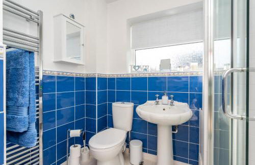 14 Acomb Wood Drive Peaceful 2-Bed Home in York with Free Parking - Pass the Keys - Photo 16