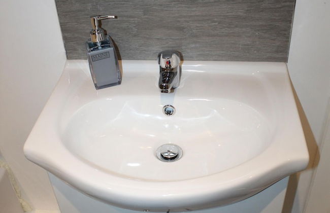 Albert Luxury Hottub and Jacuzzi Apartments - Photo 8