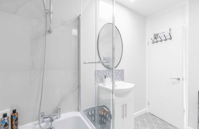 Newly Renovated 3BD Home, Islington! - Foto 32