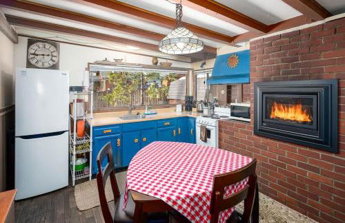 The Gingerbread Cottage - Photo 8