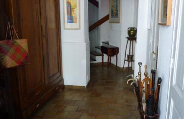 Appartement Avignon centre intra muros Cour extérieure Parking privé gratuit - Foto 2