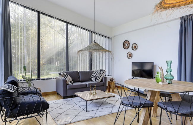 Getaway With Covered Veranda - Photo 6