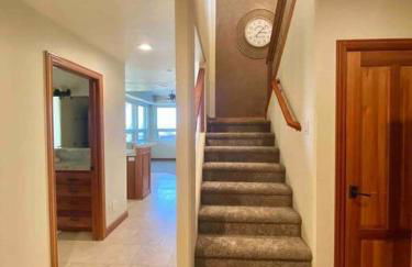 Luxury home w a View- biking and hiking near - Foto 17