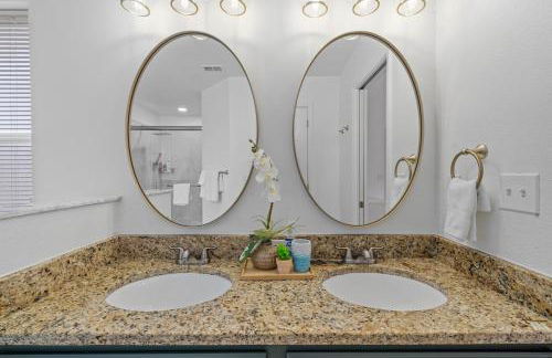 Stunning 4-bedroom Villa w/ Pool - Close to Disney Parks and Gulf Courses! - Photo 22