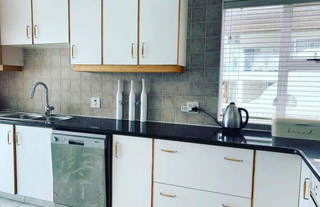 Beachfront Bliss in Ballito - 3 Bedroom Apartment - Foto 10