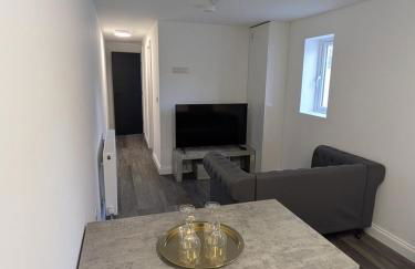 Modern Central Apartments with Balcony - Photo 23